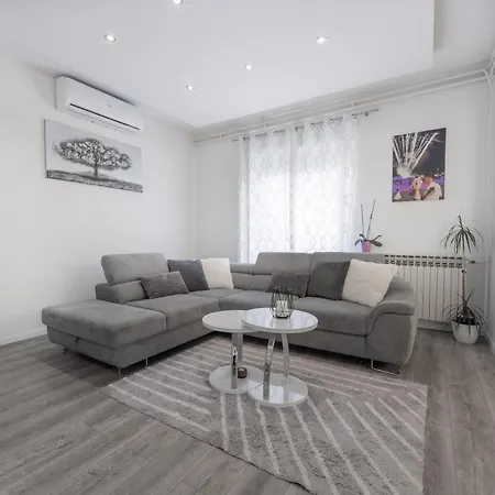 Apartment Lana Vidikovac *